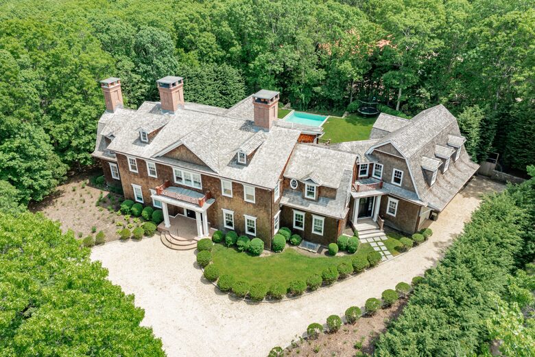 Stunning Sag Harbor Beach House - Sag Harbor, New York