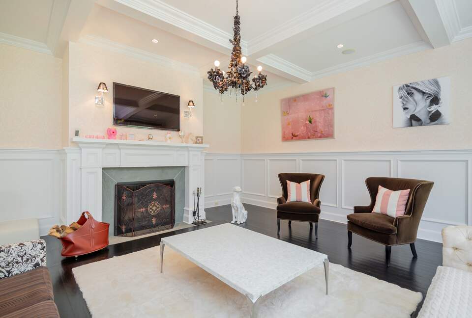 Stunning Sag Harbor Beach House - Sag Harbor, New York