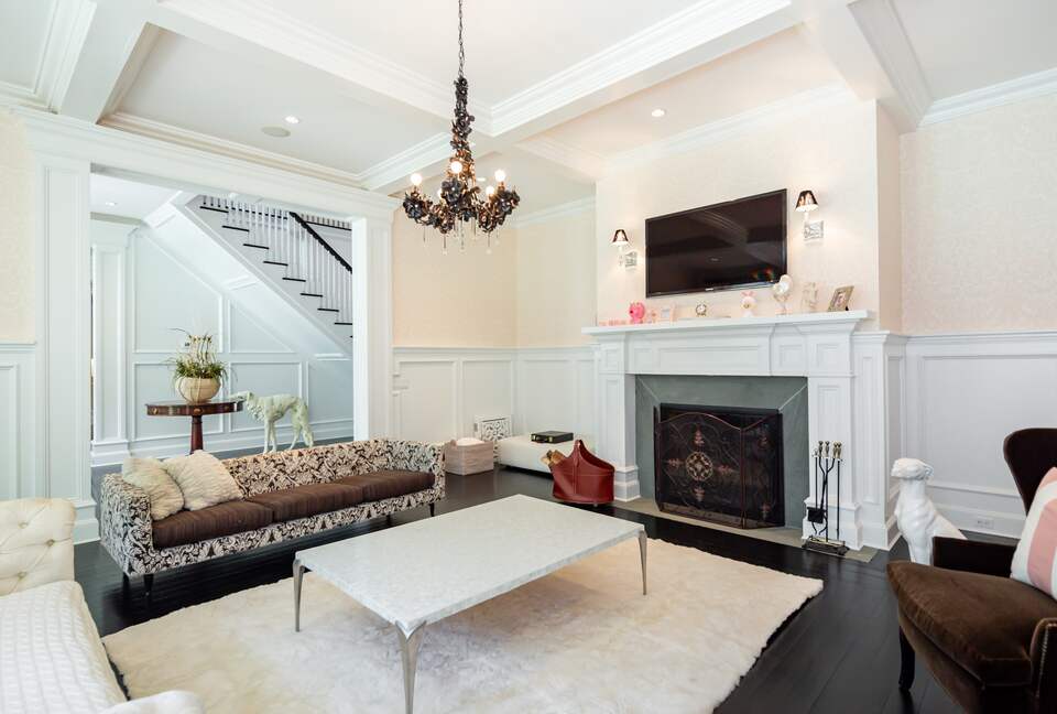 Stunning Sag Harbor Beach House - Sag Harbor, New York