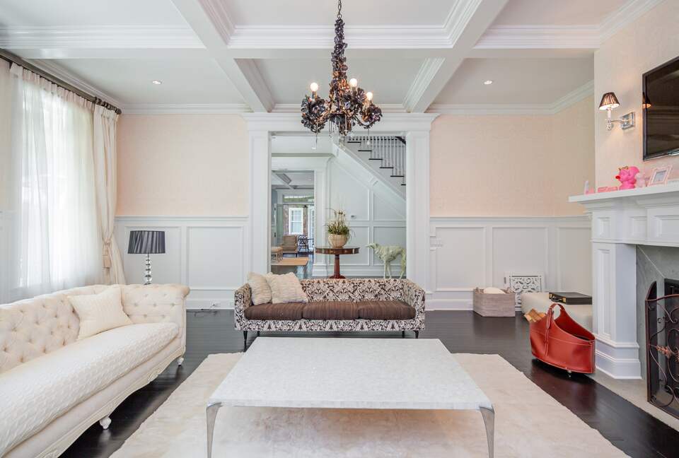 Stunning Sag Harbor Beach House - Sag Harbor, New York