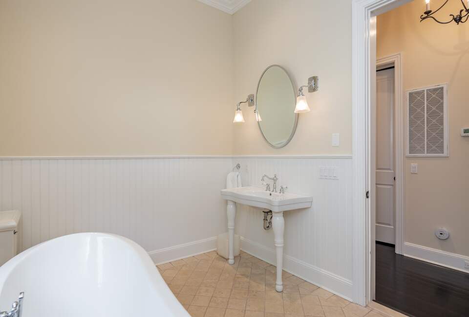 Stunning Sag Harbor Beach House - Sag Harbor, New York