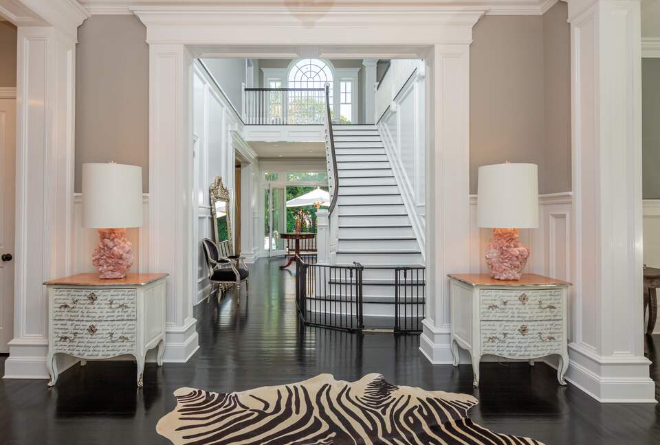 Stunning Sag Harbor Beach House - Sag Harbor, New York