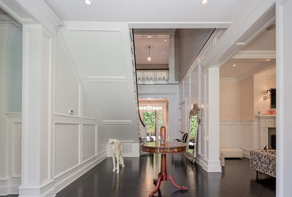 Stunning Sag Harbor Beach House - Sag Harbor, New York