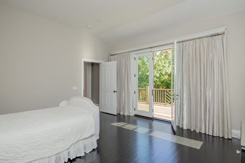 Stunning Sag Harbor Beach House - Sag Harbor, New York