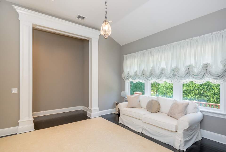 Stunning Sag Harbor Beach House - Sag Harbor, New York