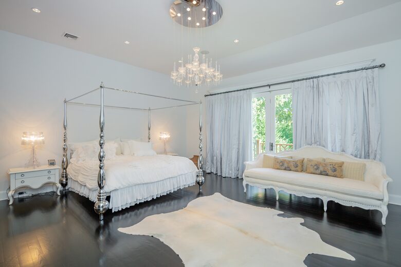 Stunning Sag Harbor Beach House - Sag Harbor, New York