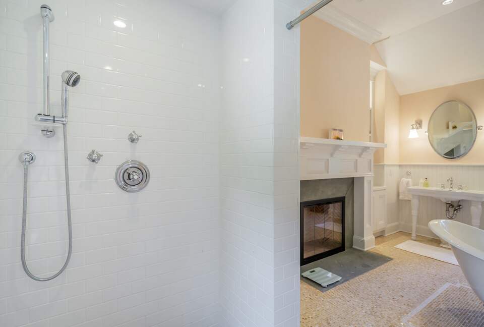 Stunning Sag Harbor Beach House - Sag Harbor, New York