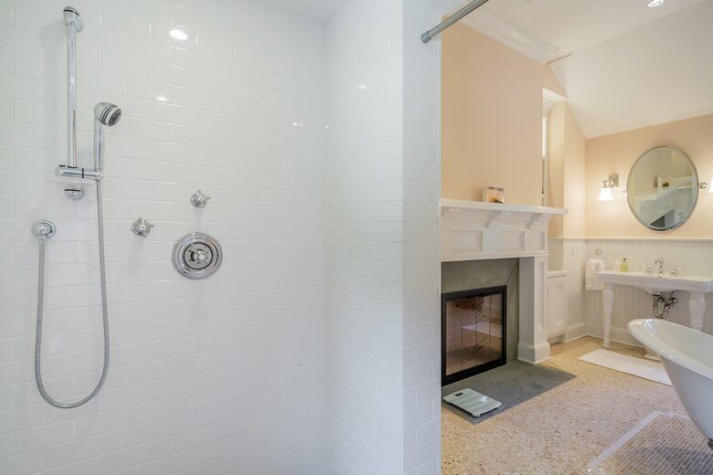 Stunning Sag Harbor Beach House - Sag Harbor, New York