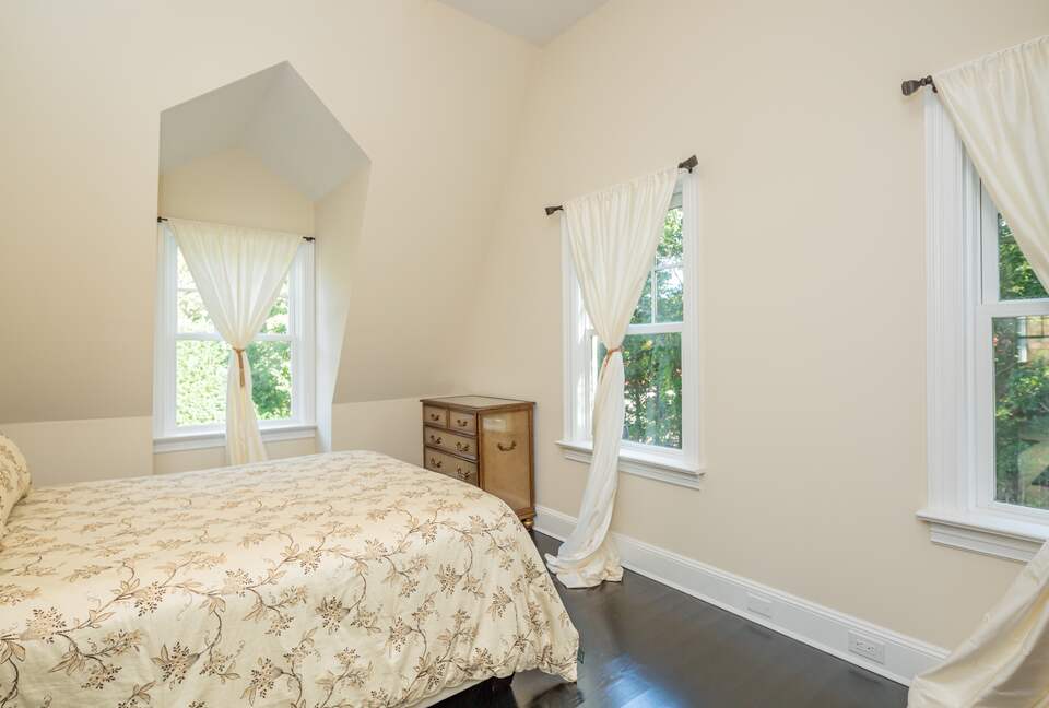 Stunning Sag Harbor Beach House - Sag Harbor, New York