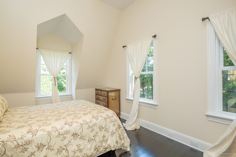 Stunning Sag Harbor Beach House - Sag Harbor, New York