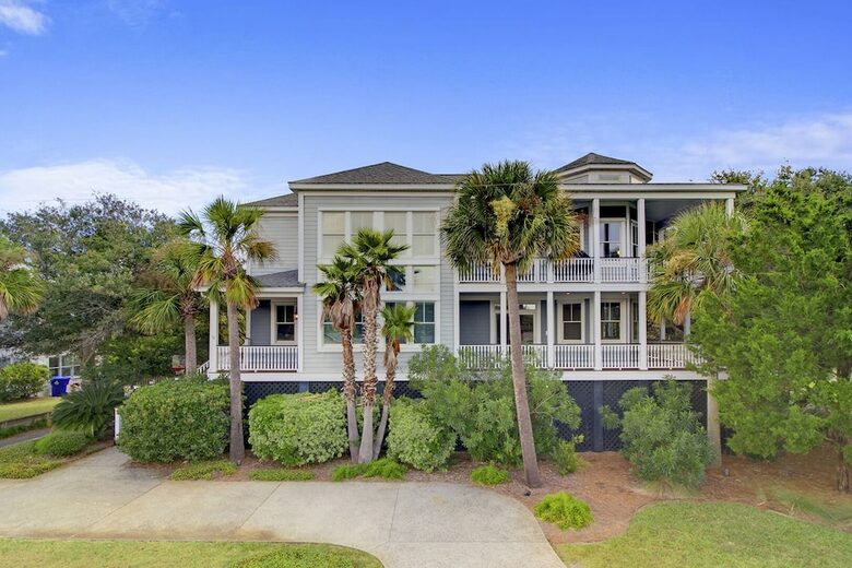 Isle of Palms Happy Place | Gorgeous 2nd Row Home w/ Pool, Hot Tub, Games, Dog Friendly - Isle of Palms, South Carolina