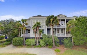 Isle of Palms Happy Place | Gorgeous 2nd Row Home w/ Pool, Hot Tub, Games, Dog Friendly - Isle of Palms, South Carolina