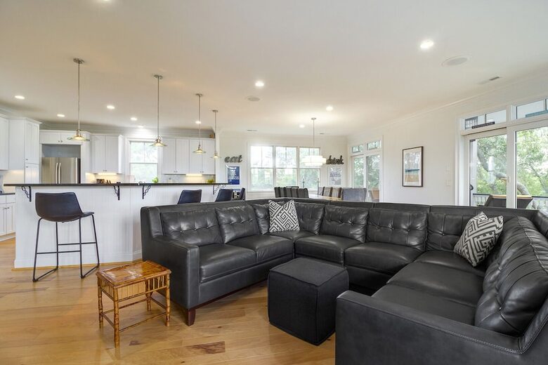 Isle of Palms Happy Place | Gorgeous 2nd Row Home w/ Pool, Hot Tub, Games, Dog Friendly - Isle of Palms, South Carolina