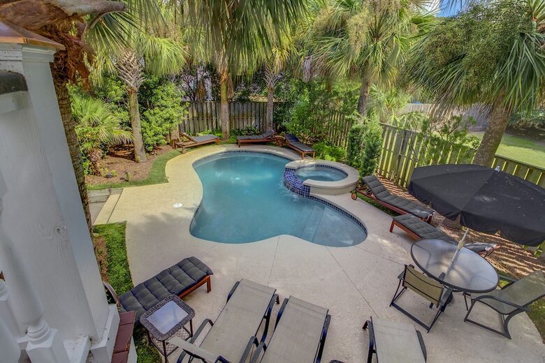 Isle of Palms Happy Place | Gorgeous 2nd Row Home w/ Pool, Hot Tub, Games, Dog Friendly - Isle of Palms, South Carolina