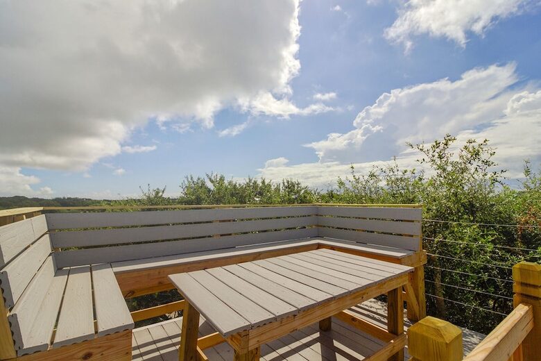 Isle of Palms Happy Place | Gorgeous 2nd Row Home w/ Pool, Hot Tub, Games, Dog Friendly - Isle of Palms, South Carolina