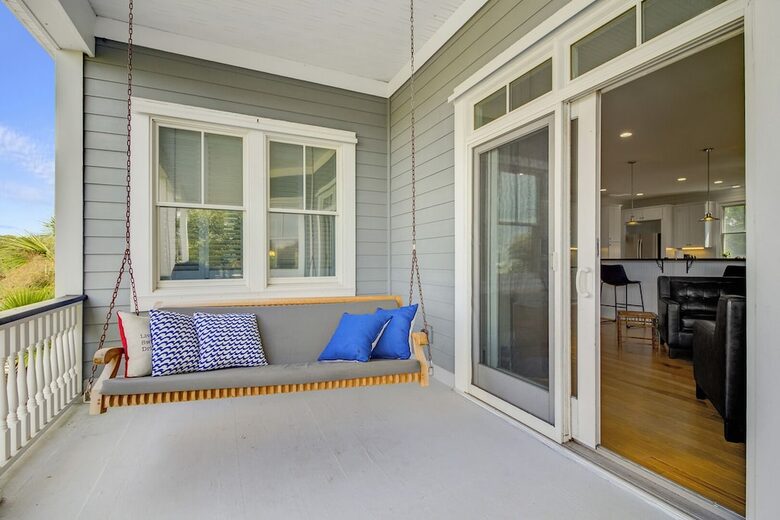 Isle of Palms Happy Place | Gorgeous 2nd Row Home w/ Pool, Hot Tub, Games, Dog Friendly - Isle of Palms, South Carolina