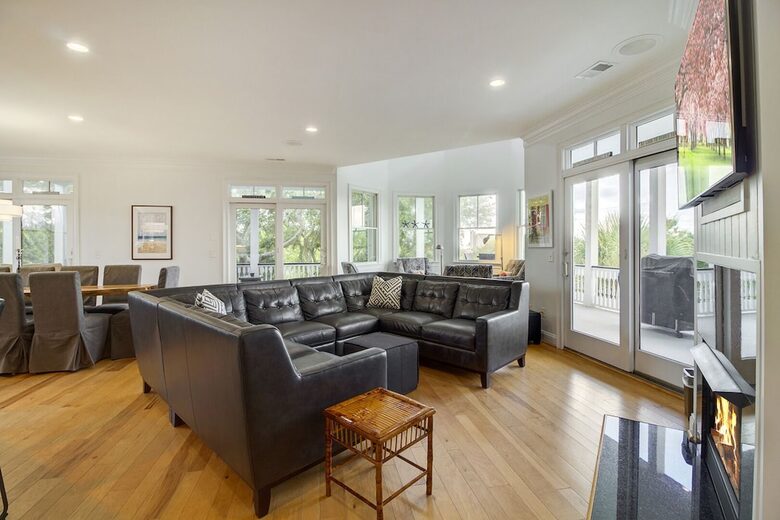 Isle of Palms Happy Place | Gorgeous 2nd Row Home w/ Pool, Hot Tub, Games, Dog Friendly - Isle of Palms, South Carolina