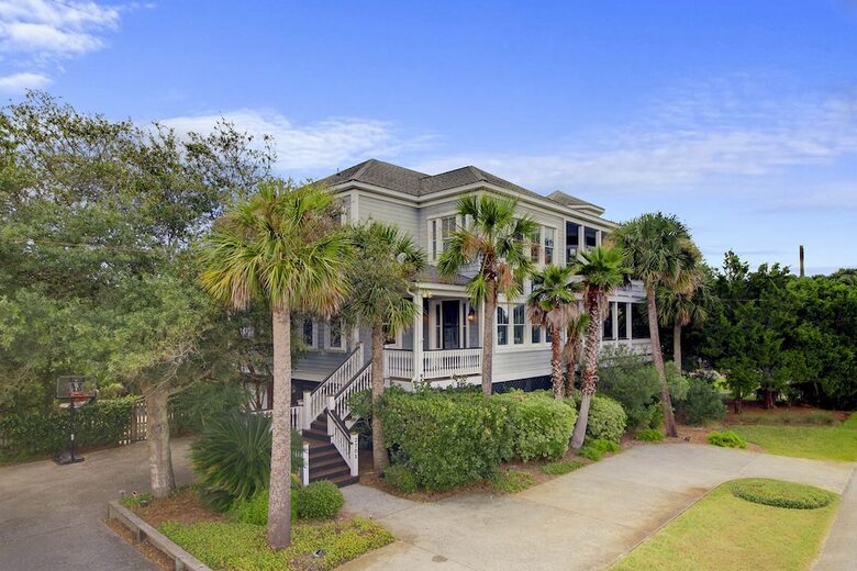 Isle of Palms Happy Place | Gorgeous 2nd Row Home w/ Pool, Hot Tub, Games, Dog Friendly - Isle of Palms, South Carolina