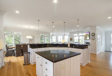 Isle of Palms Happy Place | Gorgeous 2nd Row Home w/ Pool, Hot Tub, Games, Dog Friendly - Isle of Palms, South Carolina