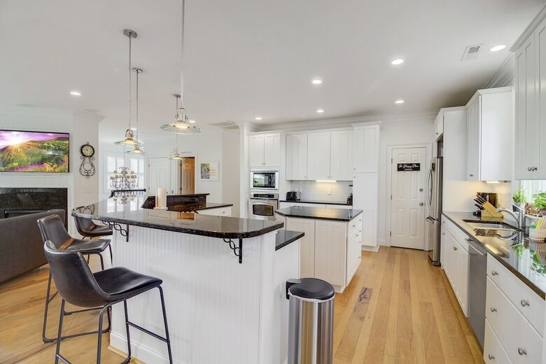 Isle of Palms Happy Place | Gorgeous 2nd Row Home w/ Pool, Hot Tub, Games, Dog Friendly - Isle of Palms, South Carolina