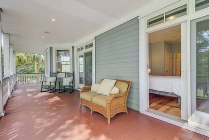 Isle of Palms Happy Place | Gorgeous 2nd Row Home w/ Pool, Hot Tub, Games, Dog Friendly - Isle of Palms, South Carolina