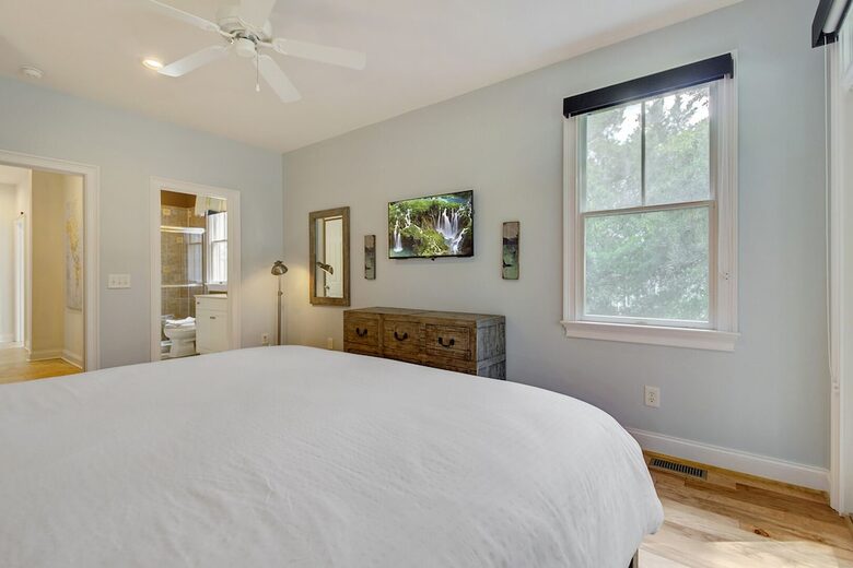 Isle of Palms Happy Place | Gorgeous 2nd Row Home w/ Pool, Hot Tub, Games, Dog Friendly - Isle of Palms, South Carolina