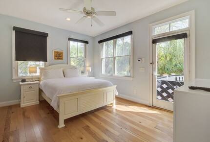 Isle of Palms Happy Place | Gorgeous 2nd Row Home w/ Pool, Hot Tub, Games, Dog Friendly - Isle of Palms, South Carolina