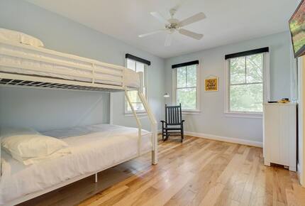 Isle of Palms Happy Place | Gorgeous 2nd Row Home w/ Pool, Hot Tub, Games, Dog Friendly - Isle of Palms, South Carolina