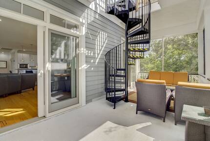 Isle of Palms Happy Place | Gorgeous 2nd Row Home w/ Pool, Hot Tub, Games, Dog Friendly - Isle of Palms, South Carolina