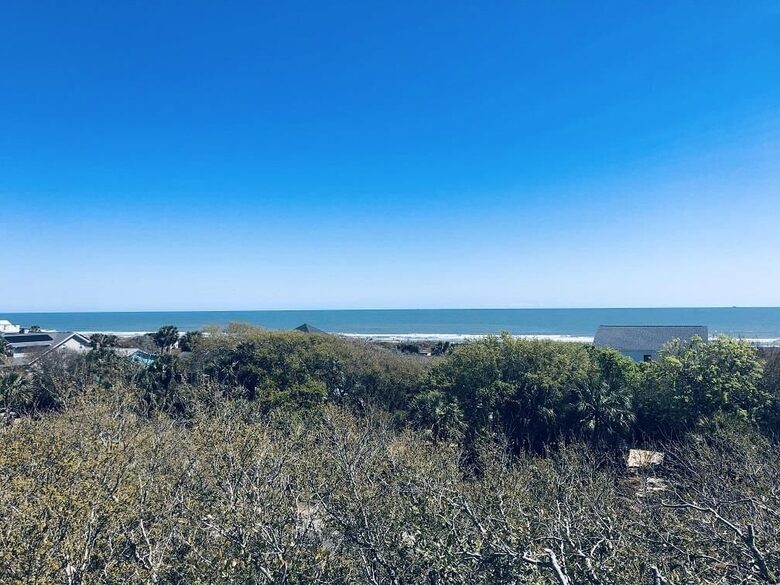 Isle of Palms Happy Place | Gorgeous 2nd Row Home w/ Pool, Hot Tub, Games, Dog Friendly - Isle of Palms, South Carolina