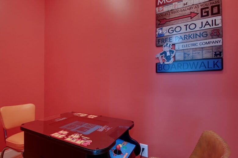 Isle of Palms Happy Place | Gorgeous 2nd Row Home w/ Pool, Hot Tub, Games, Dog Friendly - Isle of Palms, South Carolina