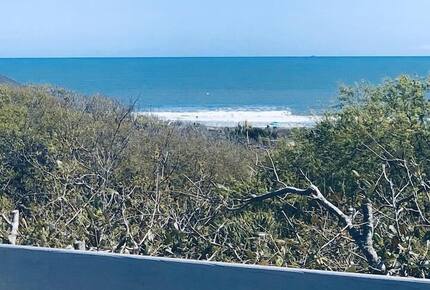 Isle of Palms Happy Place | Gorgeous 2nd Row Home w/ Pool, Hot Tub, Games, Dog Friendly - Isle of Palms, South Carolina