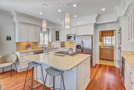 Endless Summer | With Huge Pool & Spa - Isle of Palms, South Carolina