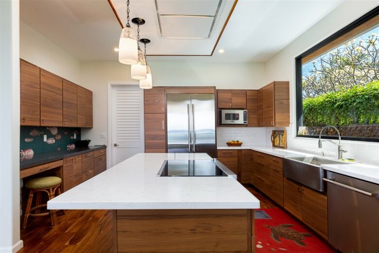 Malulani Villa | Oceanfront with Pool/Spa & Pickleball - Kamuela, Hawaii