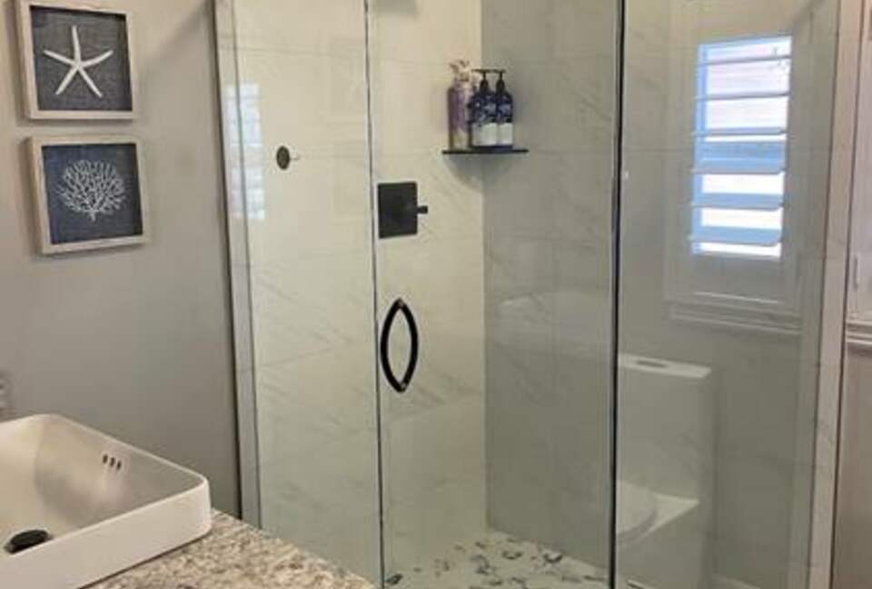 Main Floor Guest Bath