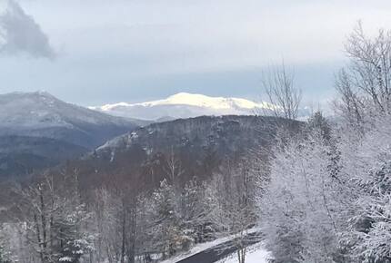 All-American Mountain Ski House | With a hot tub, wrap around deck, and panoramic views! - Madison, New Hampshire