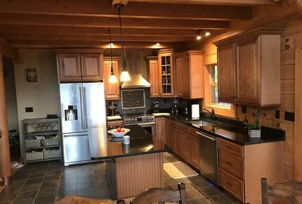 All-American Mountain Ski House | With a hot tub, wrap around deck, and panoramic views! - Madison, New Hampshire