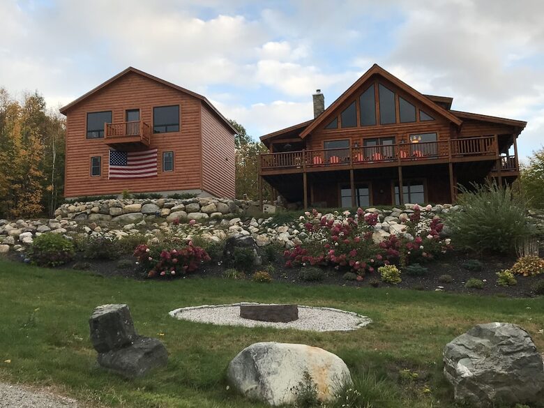 All-American Mountain Ski House | With a hot tub, wrap around deck, and panoramic views! - Madison, New Hampshire