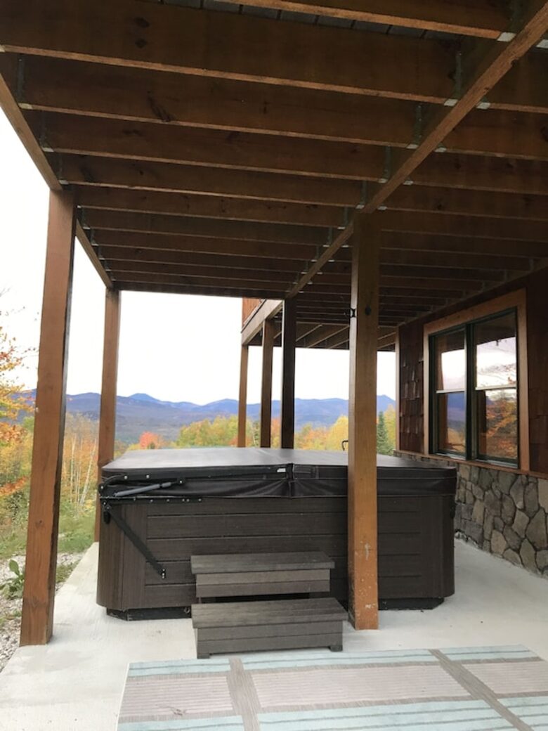 All-American Mountain Ski House | With a hot tub, wrap around deck, and panoramic views! - Madison, New Hampshire