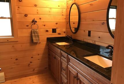 All-American Mountain Ski House | With a hot tub, wrap around deck, and panoramic views! - Madison, New Hampshire
