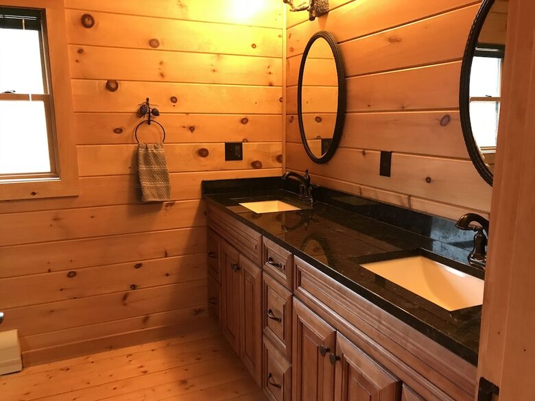 All-American Mountain Ski House | With a hot tub, wrap around deck, and panoramic views! - Madison, New Hampshire