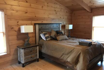 All-American Mountain Ski House | With a hot tub, wrap around deck, and panoramic views! - Madison, New Hampshire