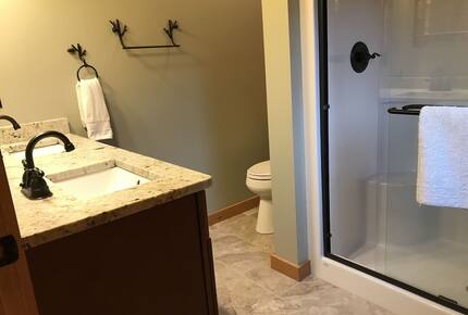 All-American Mountain Ski House | With a hot tub, wrap around deck, and panoramic views! - Madison, New Hampshire