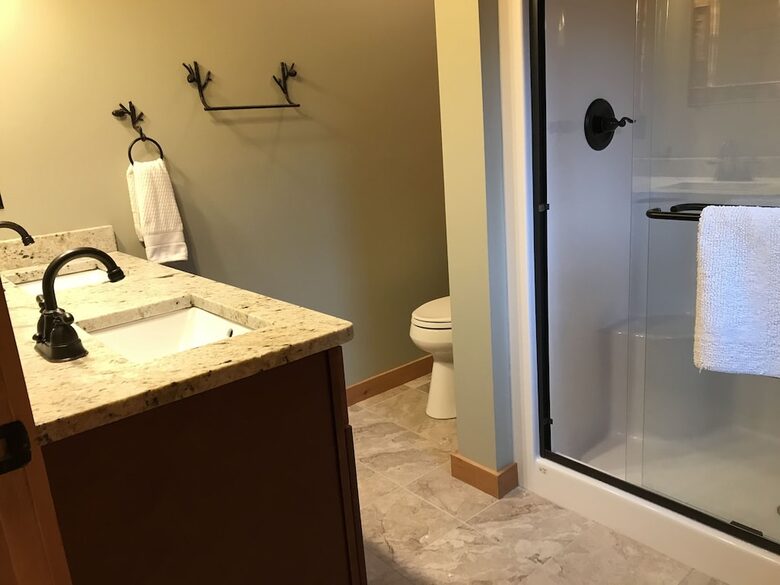 All-American Mountain Ski House | With a hot tub, wrap around deck, and panoramic views! - Madison, New Hampshire