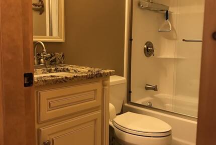 All-American Mountain Ski House | With a hot tub, wrap around deck, and panoramic views! - Madison, New Hampshire