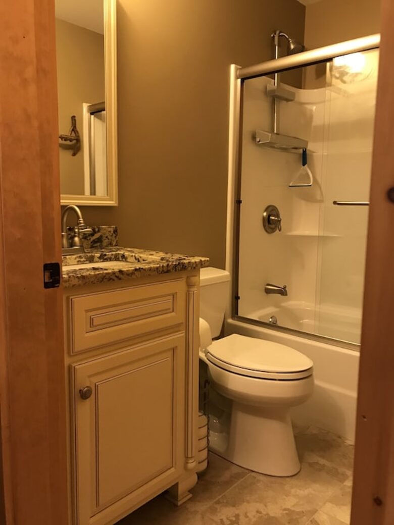 All-American Mountain Ski House | With a hot tub, wrap around deck, and panoramic views! - Madison, New Hampshire