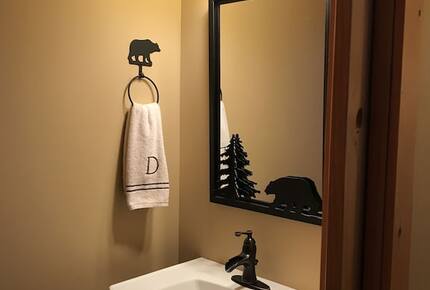 All-American Mountain Ski House | With a hot tub, wrap around deck, and panoramic views! - Madison, New Hampshire