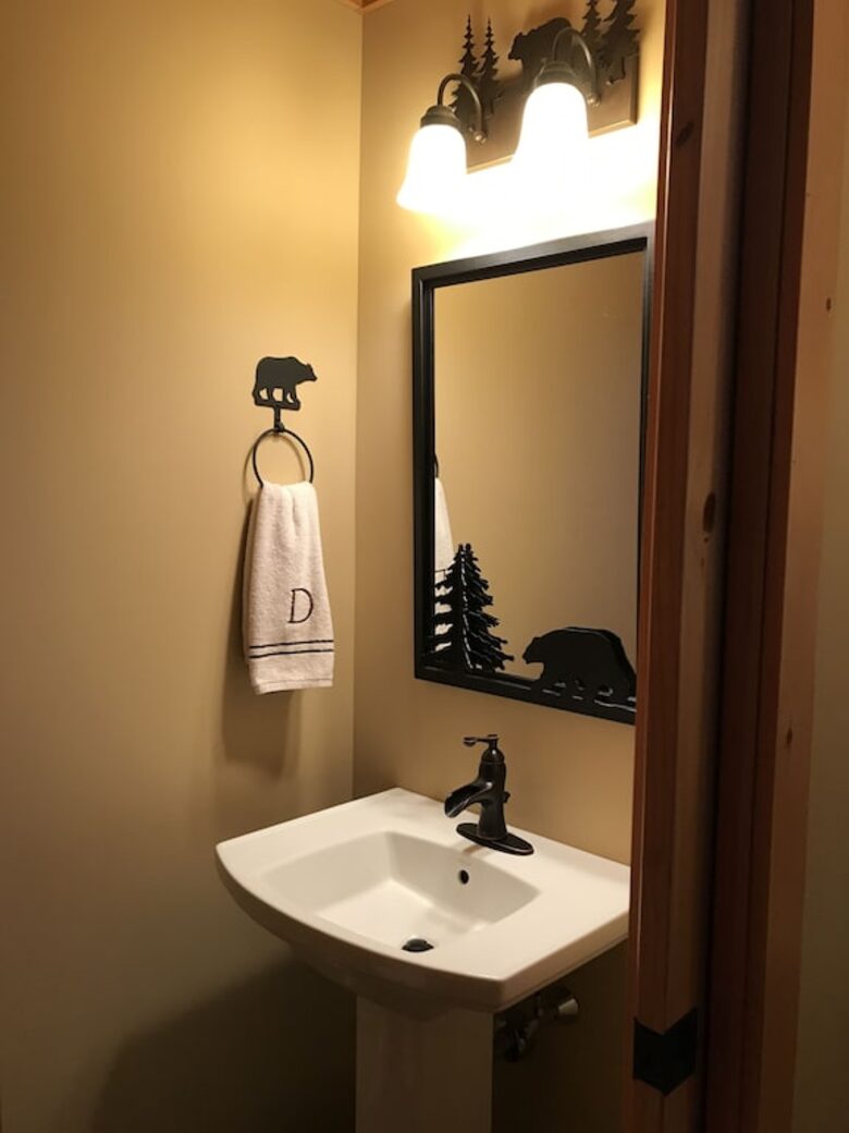 All-American Mountain Ski House | With a hot tub, wrap around deck, and panoramic views! - Madison, New Hampshire