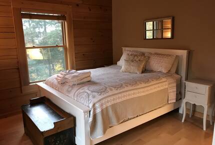 All-American Mountain Ski House | With a hot tub, wrap around deck, and panoramic views! - Madison, New Hampshire