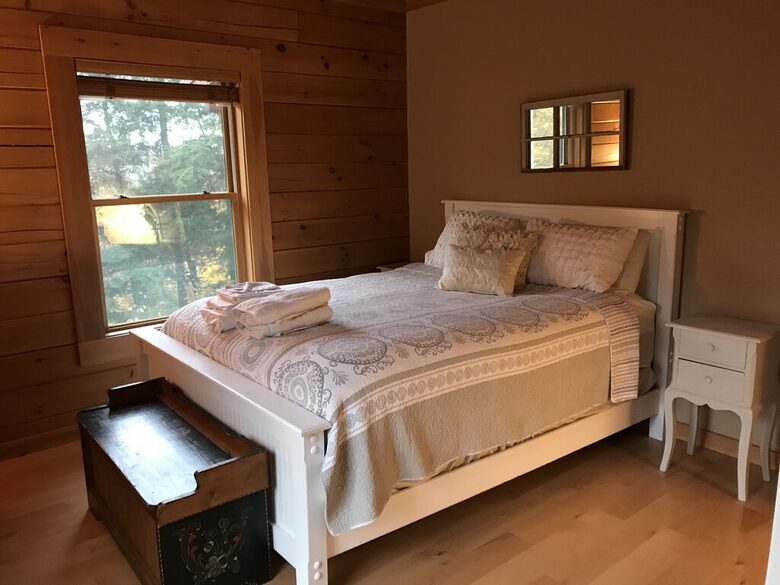 All-American Mountain Ski House | With a hot tub, wrap around deck, and panoramic views! - Madison, New Hampshire